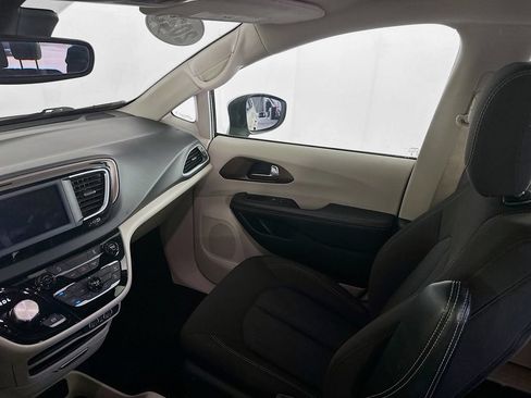 Certified 2023 Chrysler Voyager LX FWD image 31