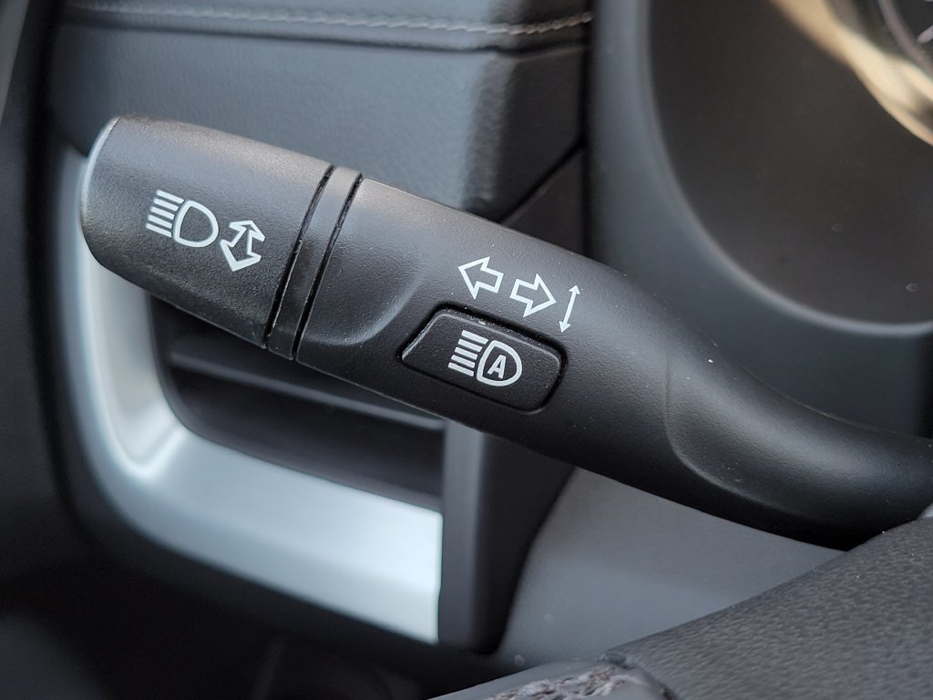 Used 2024 GMC Terrain SLT AWD/4WD image 30
