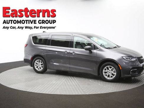 Used 2023 Chrysler Pacifica Touring-L FWD image 48