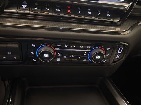 Used 2025 Chevrolet Silverado 2500 ZR2 w/ Technology Package AWD/4WD image 32