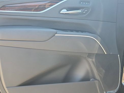 Used 2023 Cadillac Escalade Premium Luxury AWD/4WD image 22