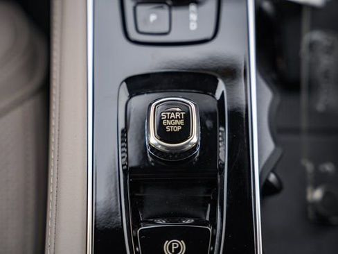 New 2026 Volvo XC90 B6 Plus w/ Protection Package Premier image 27