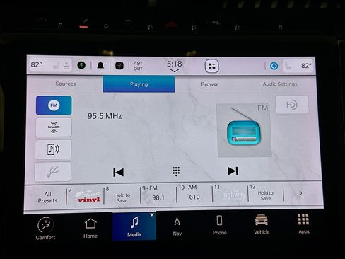 Used 2023 Jeep Grand Cherokee L Limited w/ Black Appearance Package image 21