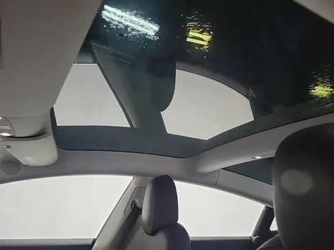 Used 2018 Tesla Model 3 Long Range RWD image 4