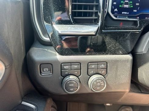Certified 2023 Chevrolet Silverado 1500 High Country AWD/4WD image 34