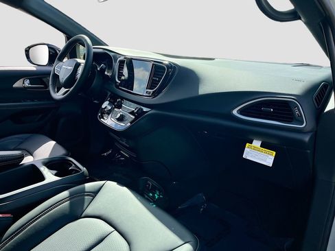 New 2026 Chrysler Voyager LX FWD image 28