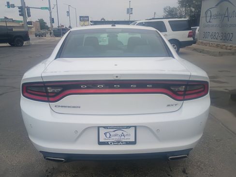 Used 2018 Dodge Charger SXT RWD image 7