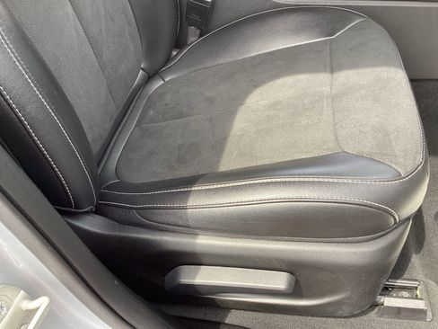 Used 2024 Jeep Grand Cherokee L Laredo image 19