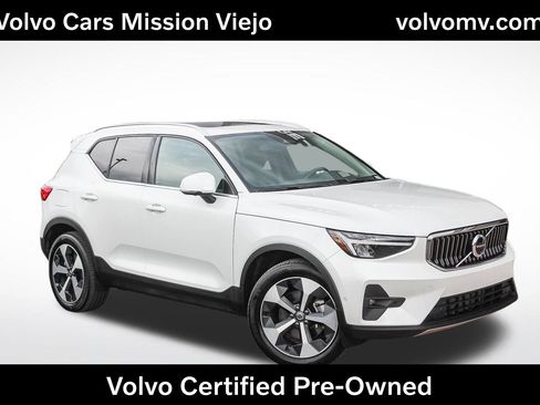Used 2025 Volvo XC40 B5 Plus image 1
