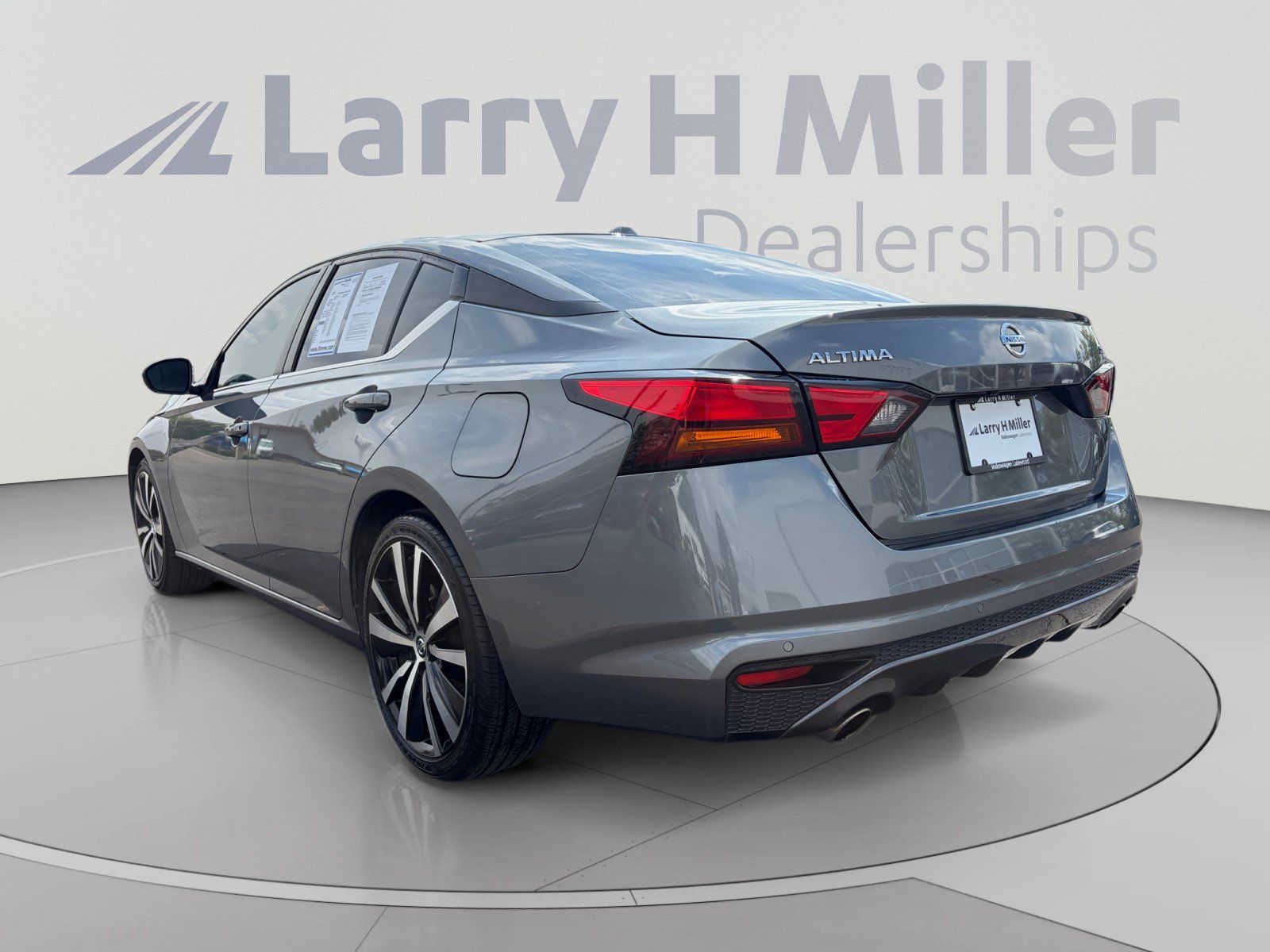 Used 2021 Nissan Altima 2.5 SR FWD image 3