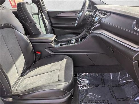 Used 2025 Jeep Grand Cherokee Altitude image 22