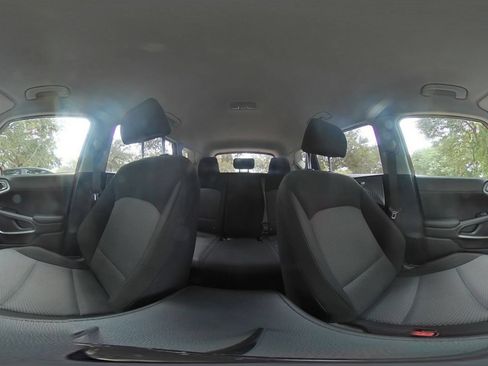 Used 2025 Kia Soul LX w/ LX Technology Package FWD image 40