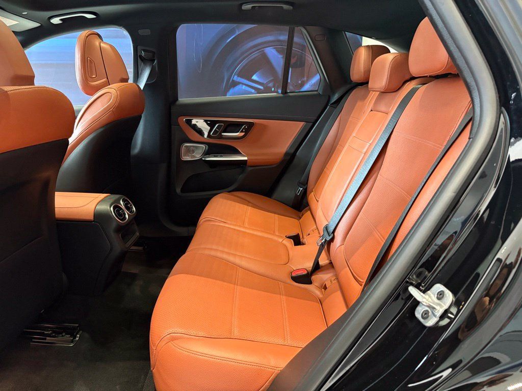 Used 2023 Mercedes-Benz GLC 300 4MATIC image 15