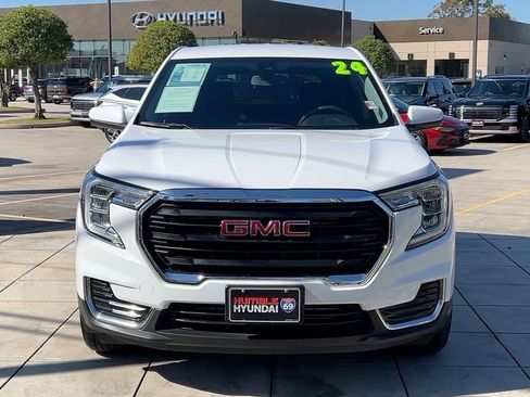 Used 2024 GMC Terrain SLE image 10