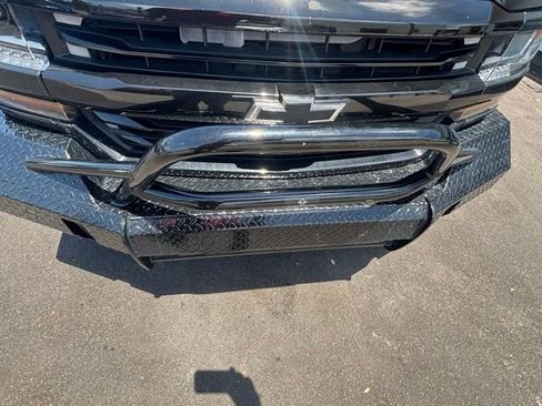 Used 2017 Chevrolet Silverado 1500 LT w/ Midnight Edition AWD/4WD image 10