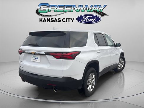 Used 2023 Chevrolet Traverse LS image 8