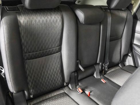 Used 2019 Nissan Rogue SV image 41