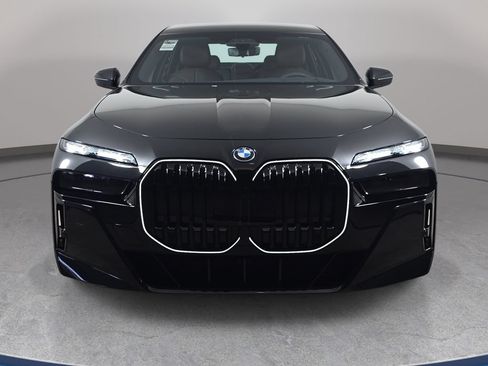 New 2026 BMW i7 xDrive60 w/ Executive Package AWD/4WD image 2