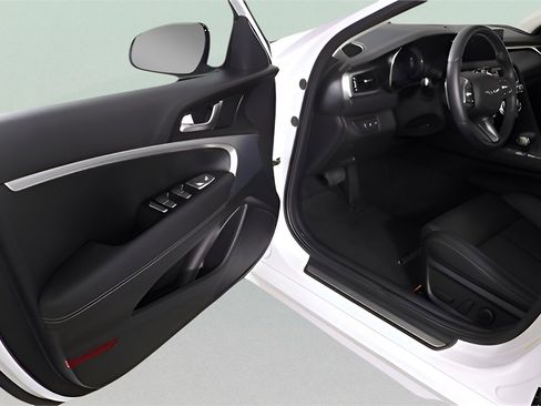 Used 2023 Genesis G70 2.0T image 25