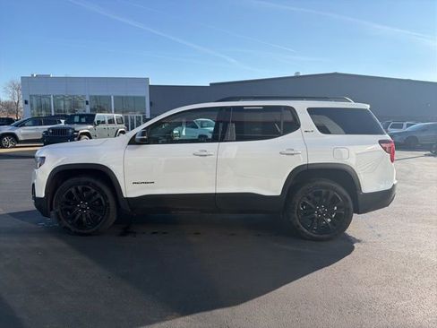 Used 2023 GMC Acadia SLT w/ Elevation Edition image 4