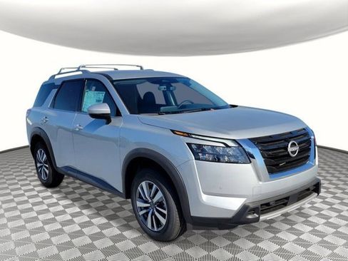 New 2025 Nissan Pathfinder SL image 7