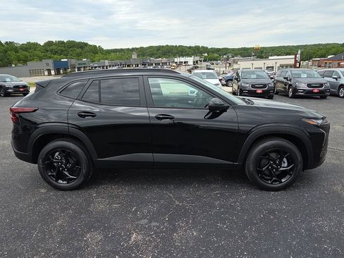 New 2026 Chevrolet Trax LT w/ Sunroof Package FWD image 9