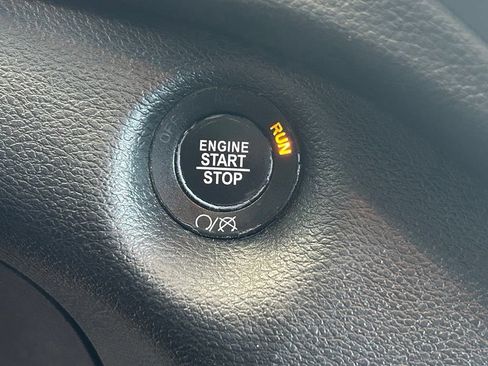 Used 2020 Jeep Cherokee Limited FWD image 40