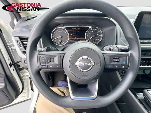 Used 2024 Nissan Rogue SV AWD/4WD image 14