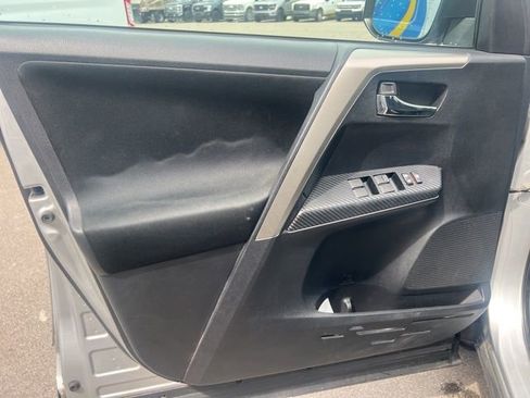 Used 2014 Toyota RAV4 XLE image 17