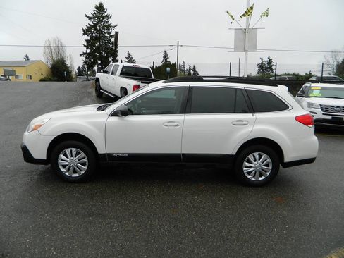 Used 2013 Subaru Outback 2.5i image 5