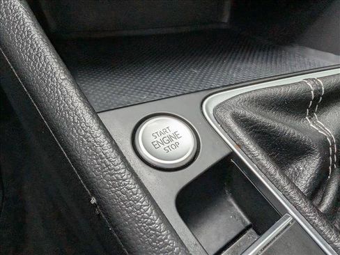 Certified 2023 Volkswagen Jetta SE w/ Panoramic Sunroof Package FWD image 36