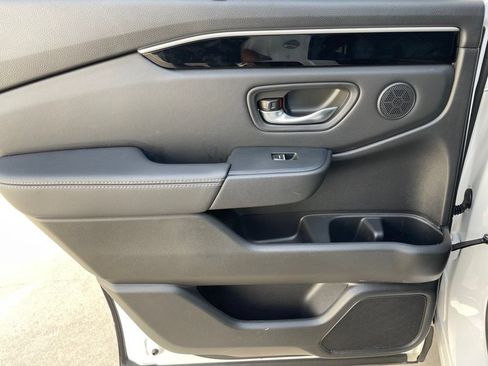 Used 2025 Honda Pilot EX-L image 23