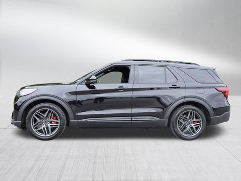 Used 2025 Ford Explorer ST AWD/4WD image 4