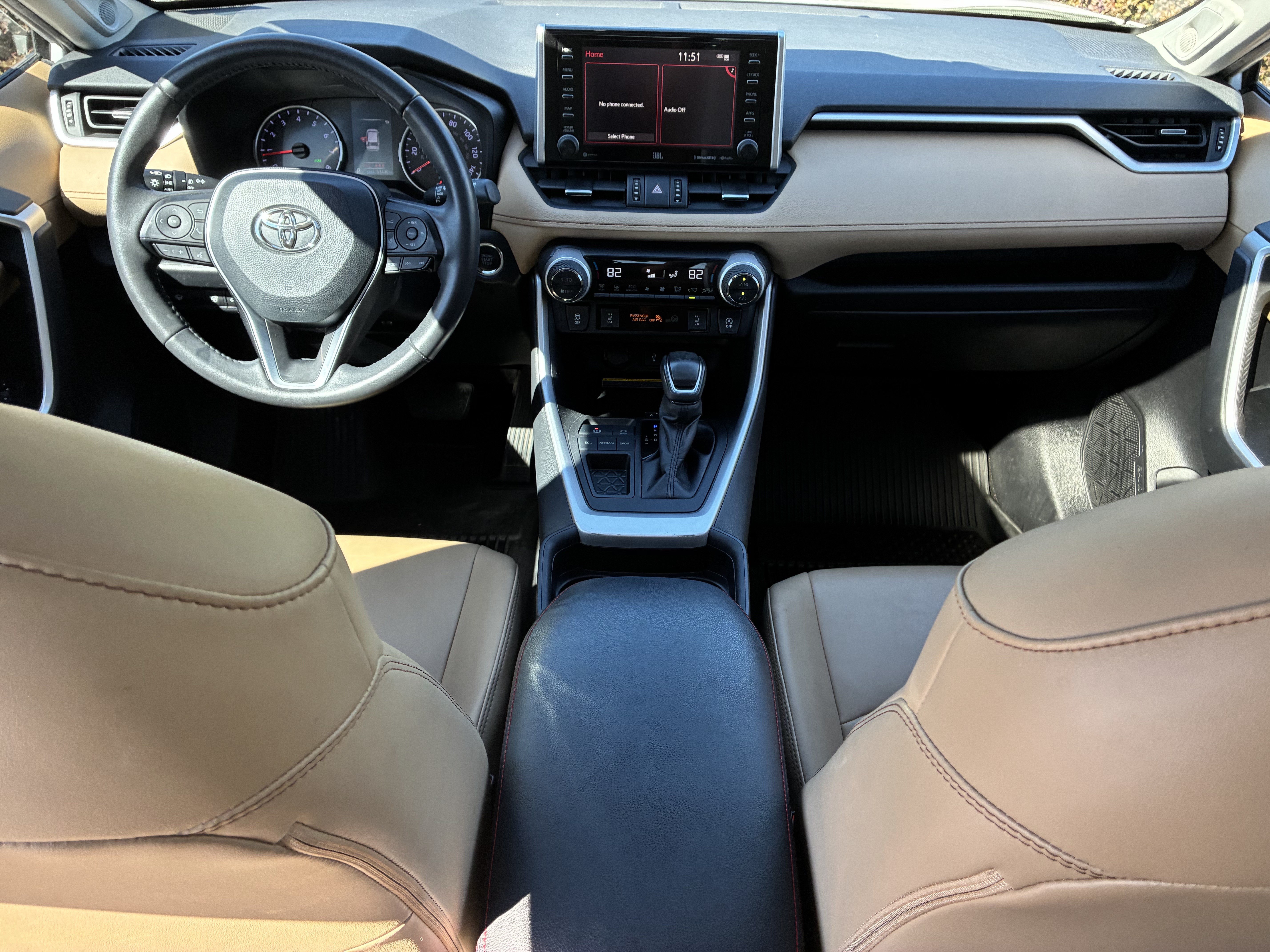 Used 2020 Toyota RAV4 XLE Premium FWD image 18