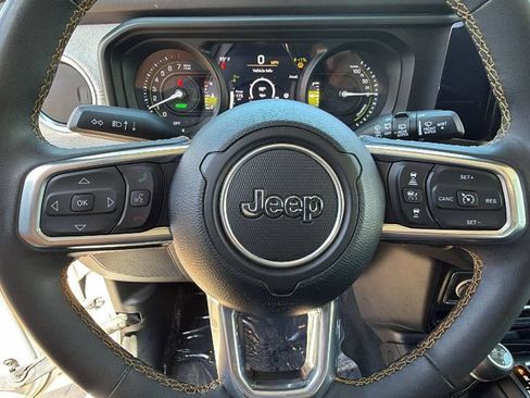Used 2024 Jeep Wrangler Unlimited Sahara AWD/4WD image 18
