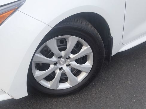 Used 2025 Toyota Corolla LE FWD image 16