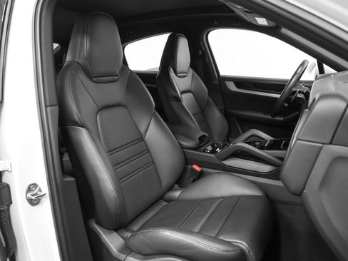 Certified 2024 Porsche Cayenne Coupe AWD/4WD image 21