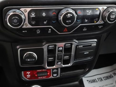 Used 2023 Jeep Wrangler Unlimited Rubicon w/ Cold Weather Group AWD/4WD image 33