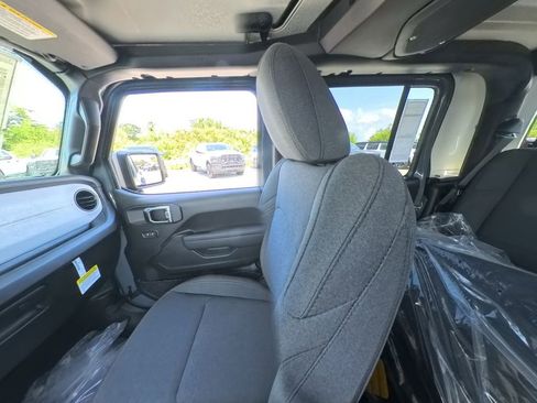 New 2025 Jeep Gladiator Sport image 26