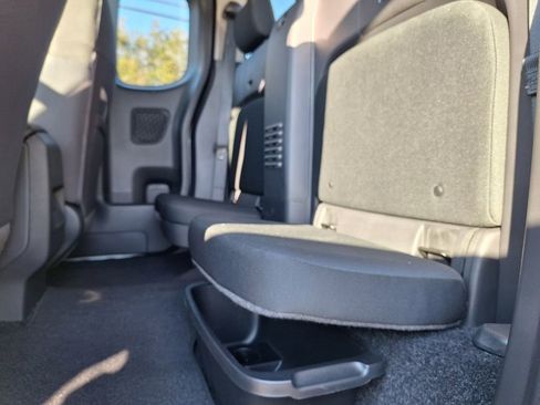 Used 2025 Nissan Frontier SV image 21