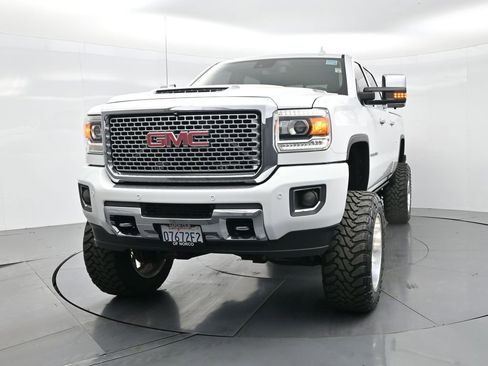 Used 2017 GMC Sierra 2500 Denali w/ Duramax Plus Package image 3