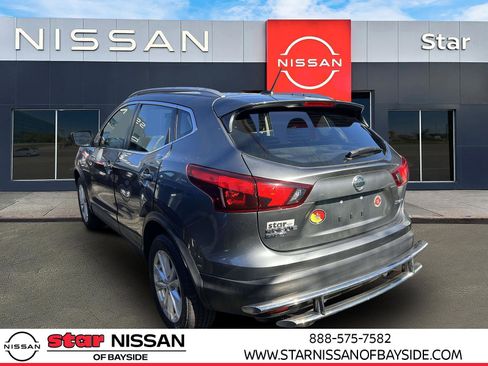Used 2017 Nissan Rogue Sport SV image 3