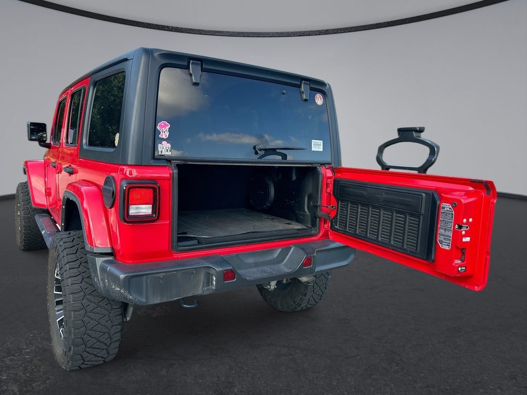Used 2022 Jeep Wrangler Unlimited Sahara w/ Cold Weather Group AWD/4WD image 26