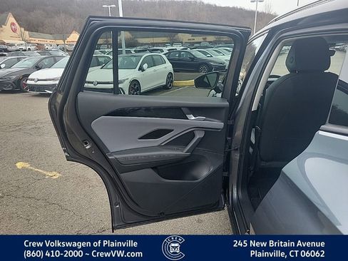 Certified 2025 Volkswagen Tiguan SE image 45