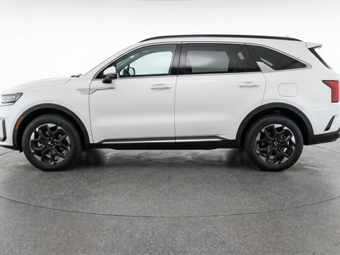 Used 2024 Kia Sorento S FWD image 5