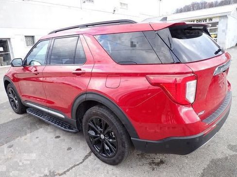 Used 2023 Ford Explorer XLT w/ Equipment Group 202A AWD/4WD image 8