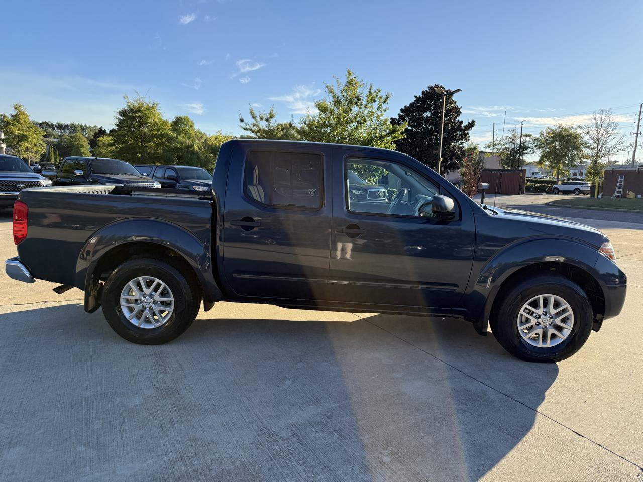 Used 2020 Nissan Frontier SV RWD image 4