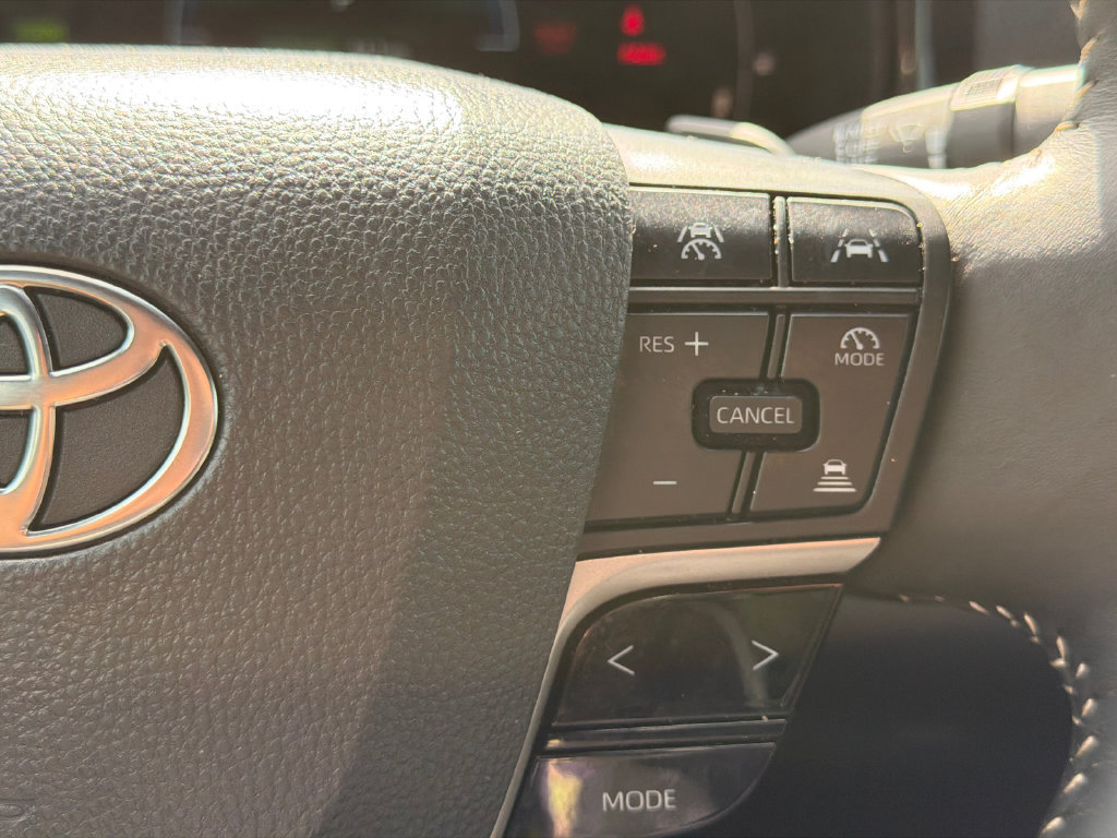 Used 2025 Toyota Camry SE w/ Convenience Package FWD image 30