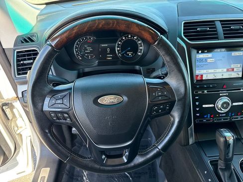 Used 2017 Ford Explorer Platinum image 15