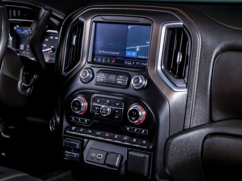 Used 2021 GMC Sierra 2500 AT4 w/ AT4 Premium Plus Package AWD/4WD image 18